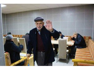 Amasya Belediyesi’nden yaşlılara, üniversitelilere ücretsiz çay ve çorba