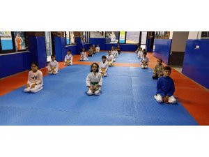 Kaynaşlı’da minik sporcular için karate kursu açıldı
