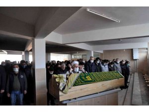 Eşi tarafından öldürülen kadının cenazesi toprağa verildi