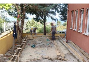 Çınarcık Belediyesi okul bahçesine bocce sahası yaptı