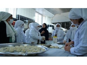 Tarım şehri Şanlıurfa’da kadınlar iş başında