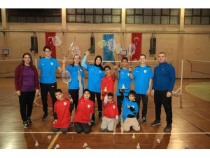 Pamukkale Belediye Spor Kulübü’nün engelli badminton takımı faaliyete geçti