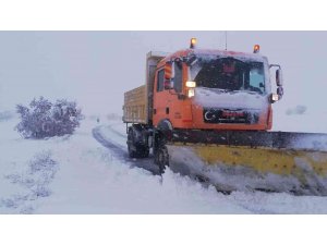 Kırıkkale’de karın kapattığı 21 köy yolu ulaşıma açıldı