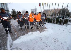 Aksaray Belediyesi karla mücadele ekipleri 7/24 nöbette