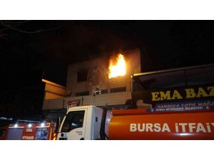 Bursa’da 3 katlı kullanılmayan binada korkutan yangın