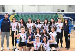 Kütahya Belediyespor Küçük Kızlar Voleybol Takımı il ikincisi oldu