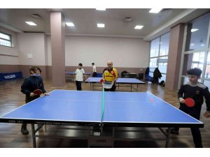 Bağcılar’da çocuklar masa tenisiyle stres atıyor