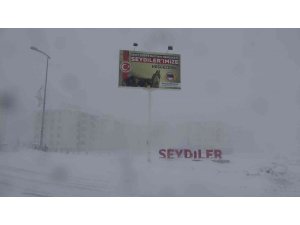 Kastamonu’da yoğun kar yağışı, kar kalınlığı 60 cm’yi geçti