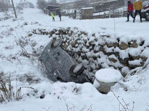 Dursunbey’de kar kazaları da beraberinde getirdi