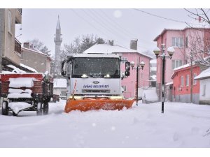 İnönü Belediyesi’nin karla mücadelesi sürüyor