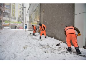 Battalgazi’de karla mücadele çalışmaları devam ediyor