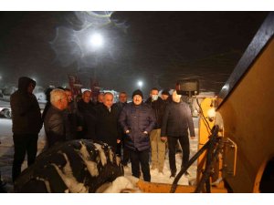 Şırnak Valisi Pehlivan: "70 iş makinesi ve 200 personel ile 7/24 karla mücadele devam ediyor"