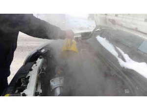 Ardahan eksi 16 derece: Araçlar soğuktan çalışmadı