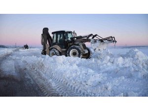 Araban’da karla mücadele sürüyor
