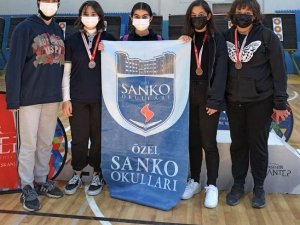 SANKO Okulları öğrencileri okçulukta altın madalya kazandı
