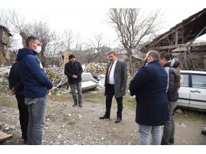 Başkan Vidinlioğlu, evi yanan aileyi ziyaret etti