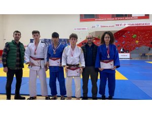 Vanlı judocular Diyarbakır’dan madalyalarla döndüler