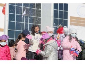 Belediye Başkanından öğrencilere karne hediyesi ’kar’ sürprizi oldu