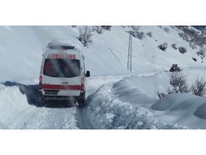 Şırnak’ta karda 5 saatlik mücadele ile hasta kurtarma operasyonu