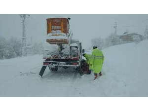 Tomarza’da ekiplerin kış çalışmaları sürüyor
