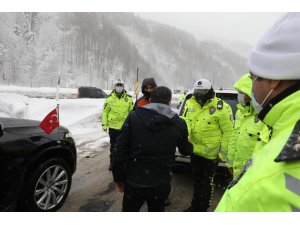 Vali Atay, karla mücadele ekiplerini ziyaret etti