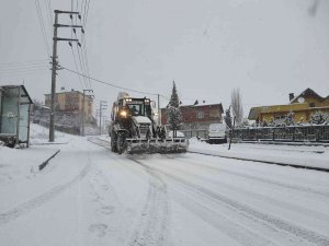 Çayırova’da karla mücadele sürüyor