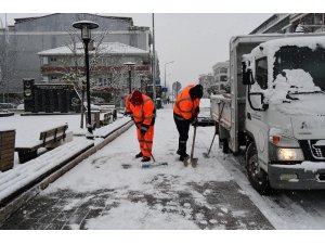 Altınova’da yollar açık, ekipler teyakkuzda