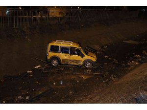 Adana’da hafif ticari araç sulama kanalına düştü: 3 yaralı