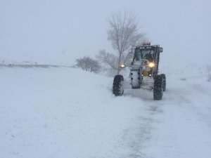 Kırşehir’de karla mücadele sürüyor