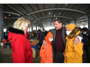 Başkan Vidinlioğlu, Kuzeykent pazarında esnaf ve vatandaşlarla bir araya geldi