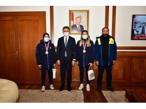 Türkiye Şampiyonu Boksörlere hediye