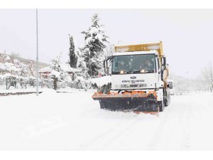 Körfez Belediyesi, kar temizleme çalışmalarına devam ediyor