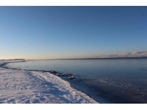 Yoğun kar yağışı Van Gölü için umut oldu