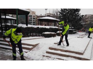 Kırıkkale Belediyesi’nin kar mesaisi sürüyor
