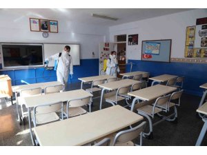 Bayraklı’nın okulları dezenfekte ediliyor