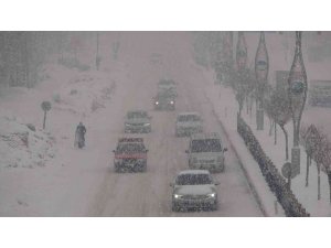 Yüksekova’da yoğun kar yağışı