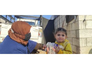 Afrin şehidinin maaşının bir kısmını bağışladığı dernekten İdlib’e yardım