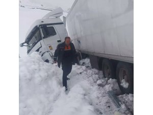 Bitlis AFAD’tan karda mahsur kalanlara yardım