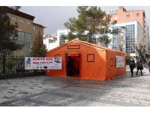 Siirt Valisi Hacıbektaşoğlu, ‘Yolun iyilik olsun’ yardım çadırını ziyaret etti