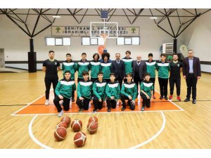 Dev adamlar kupa sevinci yaşadı