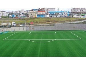 Darıca Nene Hatun Stadı’ndaki batı sahasının çimleri serildi