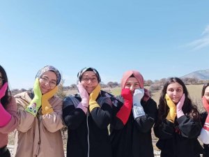 Gediz MYO öğrencileri, “farklı renk çoraplar” hareketine ortak oldu