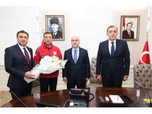 Hayırsever iş adamı ve kardeşinden Buca Kızılay’a anaokulu bağışı