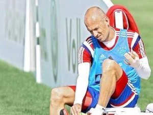 Robben'i timsah ısırdı