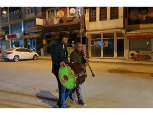 Ramazan davulcuları halkı hırsız ve dolandırıcılara karşı manilerle uyardı