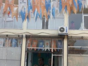 AK Parti İlçe binasına bombalı saldırı