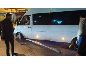 Kula’daki yol ayraçları kazalara neden oluyor