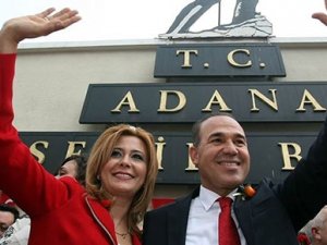 Adana Belediye Başkanı'nın eşi mobbing nedeniyle öğretmenlikten istifa etti