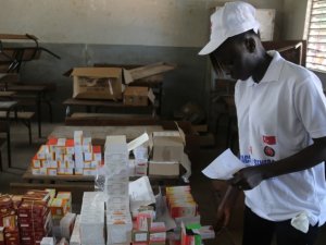 Afrika'ya Ebola için ilaç ve tıbbi malzeme desteği