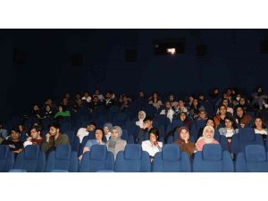 Bismilli 100 öğrenci sinema keyfi yaşadı
